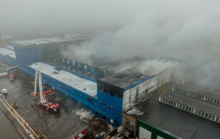 Пожар на складах в Днепровском районе потушили (фото, видео)