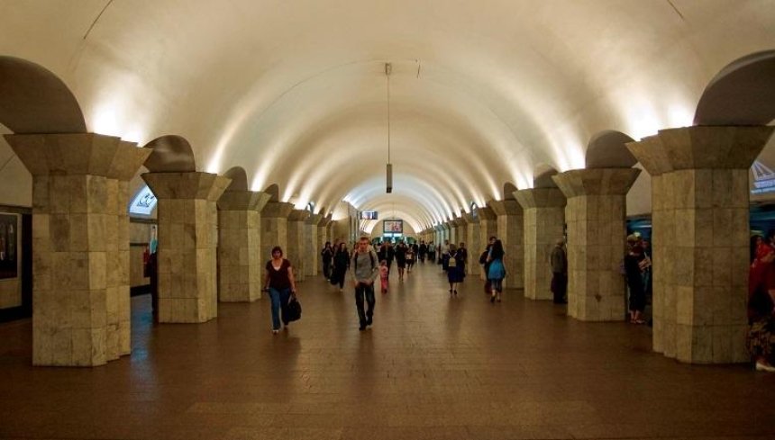Со станции метро «Майдан Незалежности» требуют убрать советскую символику