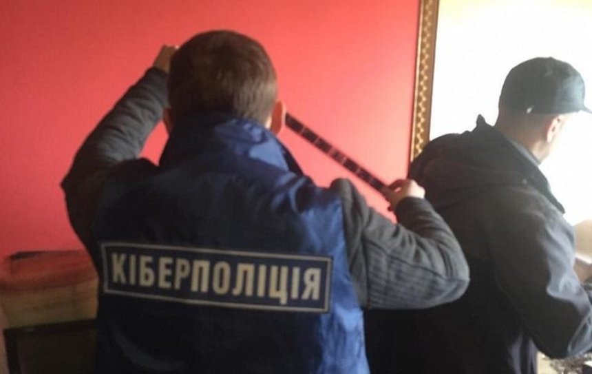 В Киеве полиция закрыла детскую порностудию (фото, видео)