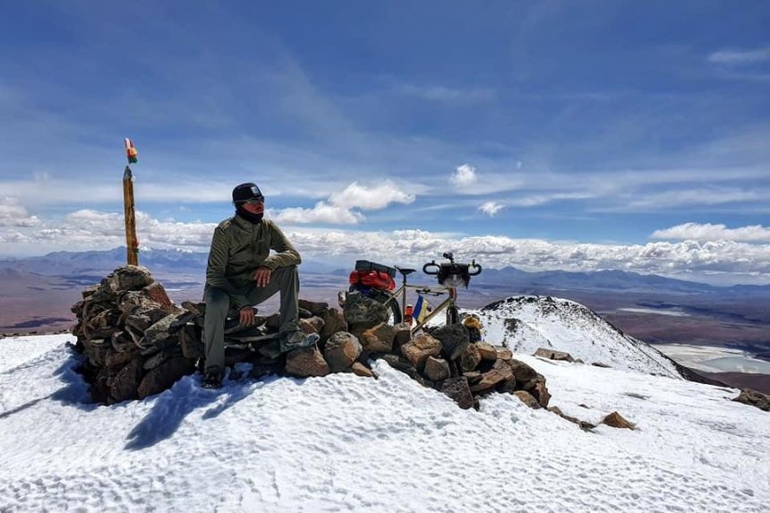 Украинец на велосипеде покорил вулкан высотой 6 020 м в Боливии