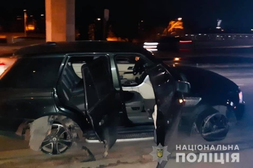 Погоня со стрельбой: в Киеве полицейские задержали вооруженного водителя Range Rover