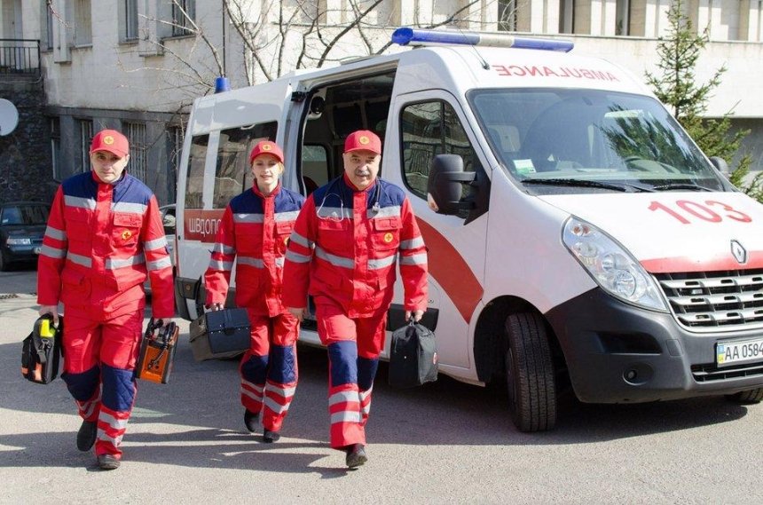 «Под угрозой жизни киевлян»: в Киеве протестуют врачи скорой помощи