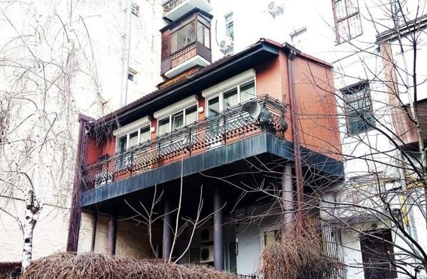 В центре Киева заметили очередной царь-балкон