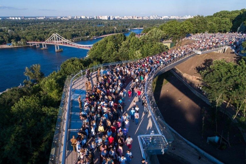 Кличко заявил, что на строительстве «стеклянного» моста сэкономили 100 млн