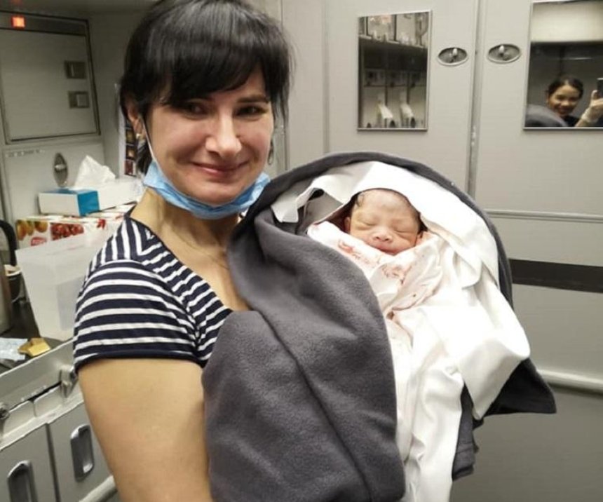 Украинка приняла роды на борту самолета в Бангкок