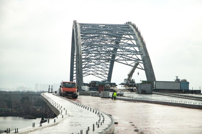 На Подольско-Воскресенском мосту установили 500-тонную металлоконструкцию