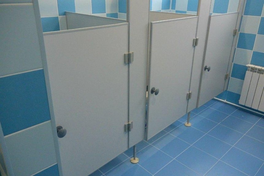 Будут современными и удобными: в Киеве отремонтируют школьные туалеты
