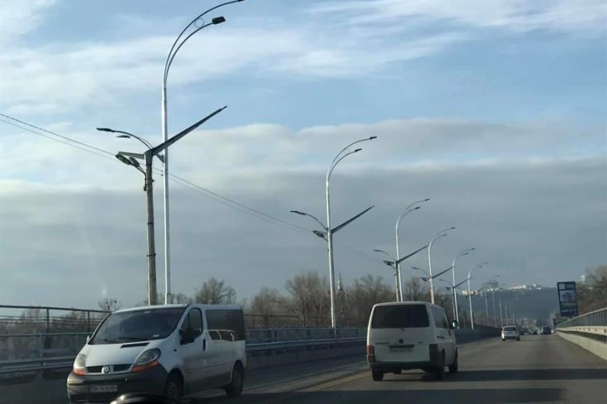 С моста через Русановский пролив хотят демонтировать «фонари-крылья»