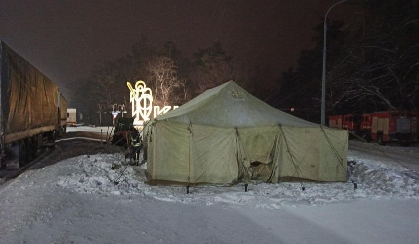Снегопад в Киеве: на въездах в столицу обустроили пункты обогрева для водителей