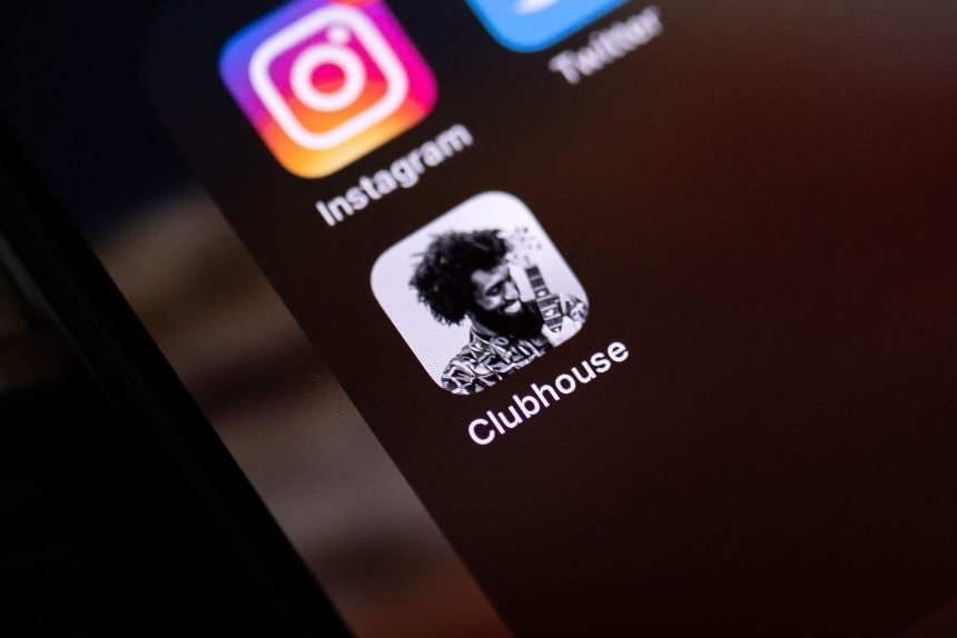 До 800 долларов за приглашение: соцсеть Clubhouse бьет рекорды популярности