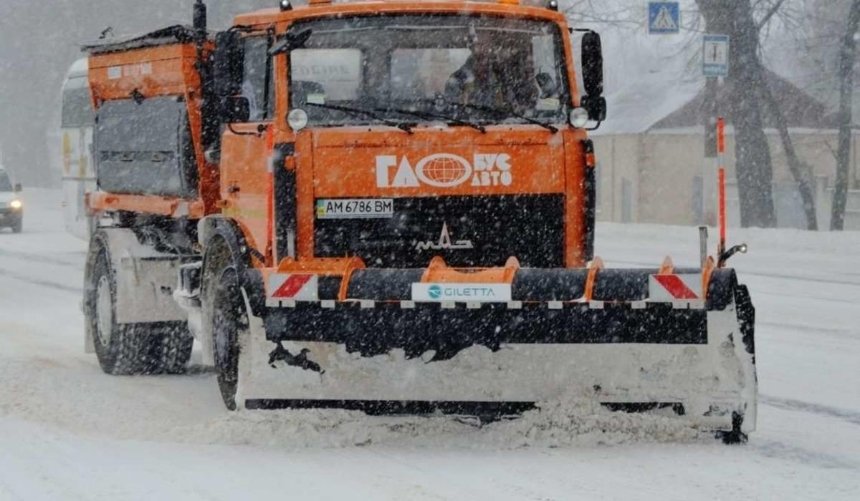 Борьба со стихией: коммунальщики рассказали, куда вывозят снег из Киева
