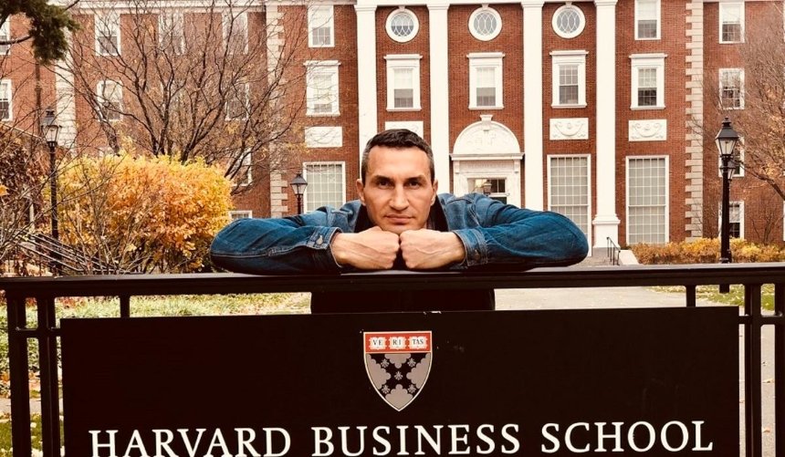 В программу Гарвардской бизнес-школы включили авторский курс Владимира Кличко