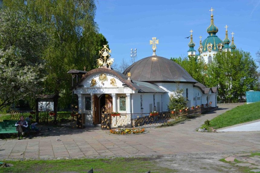 Музей истории Украины через суд требует снести «церковный МАФ» на своей территории