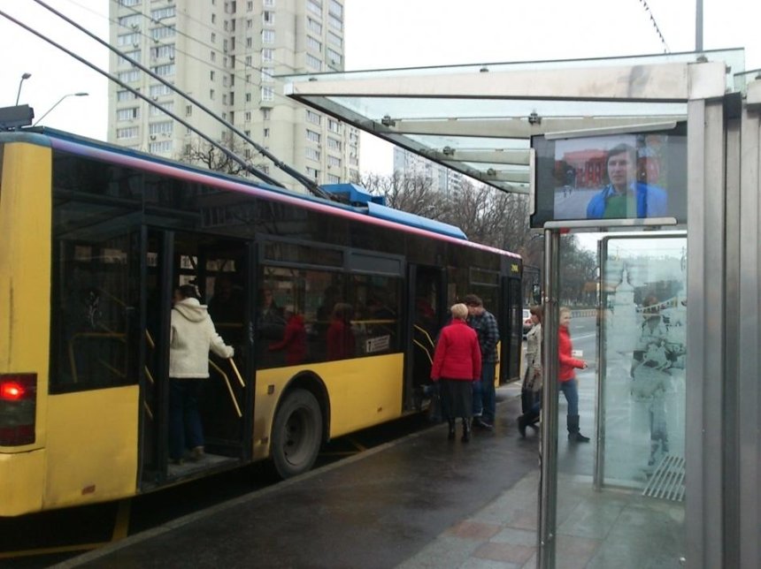 В Киеве переименовали несколько остановок, а одну — перенесли