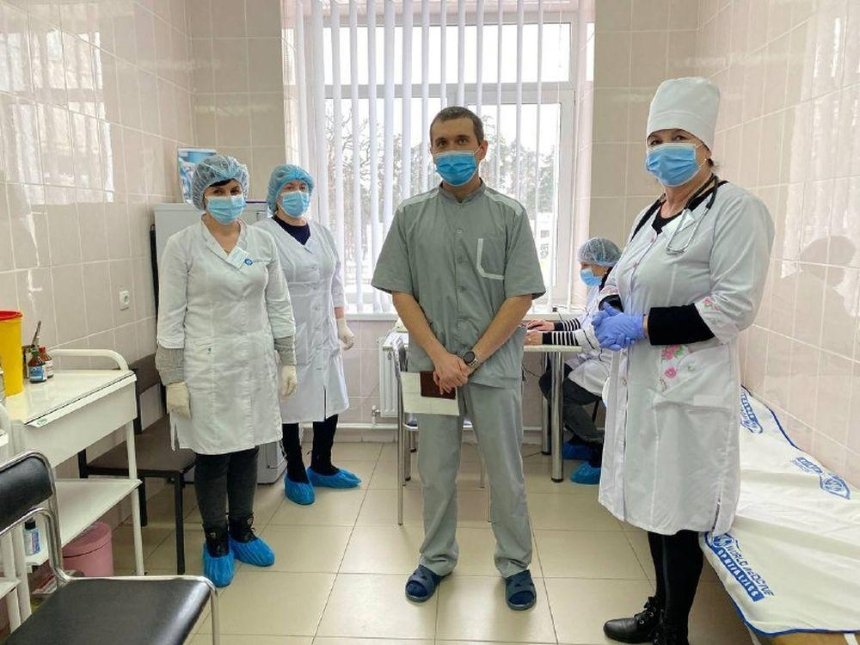 В Украине сделали первую прививку от COVID-19