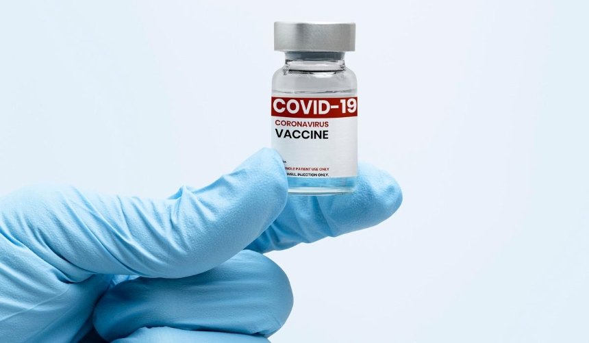 Pfizer и AstraZeneca подали документы на регистрацию вакцин от COVID-19 в Украине
