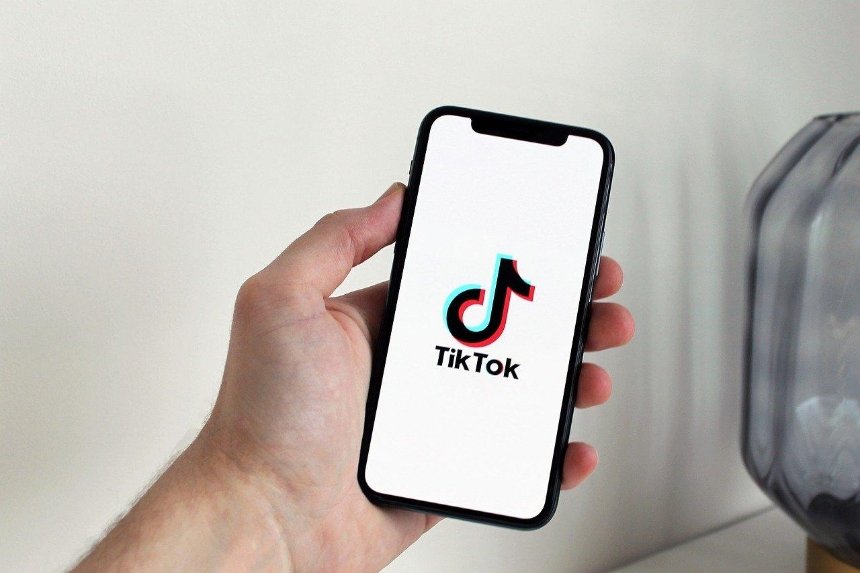 Детский омбудсмен выступил за запрет TikTok в Украине