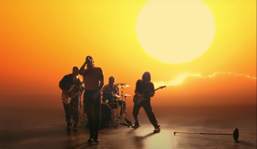 Слушай новое: Red Hot Chili Peppers выпустили песню и клип Black Summer
