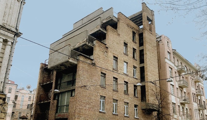 Уникальное здание в Киеве разрушается новыми владельцами и арендаторами