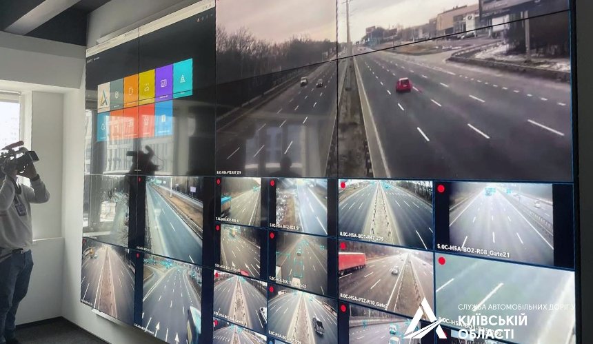 На трассе Киев-Борисполь запустили первую систему управления дорожным движением