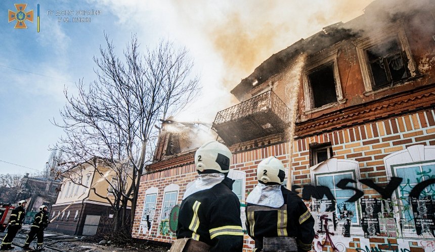 Возле Андреевского спуска сгорело здание конца XIX века