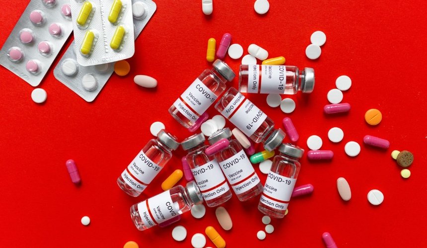В Украине разрешили экстренное применение таблеток от Pfizer для лечения COVID-19