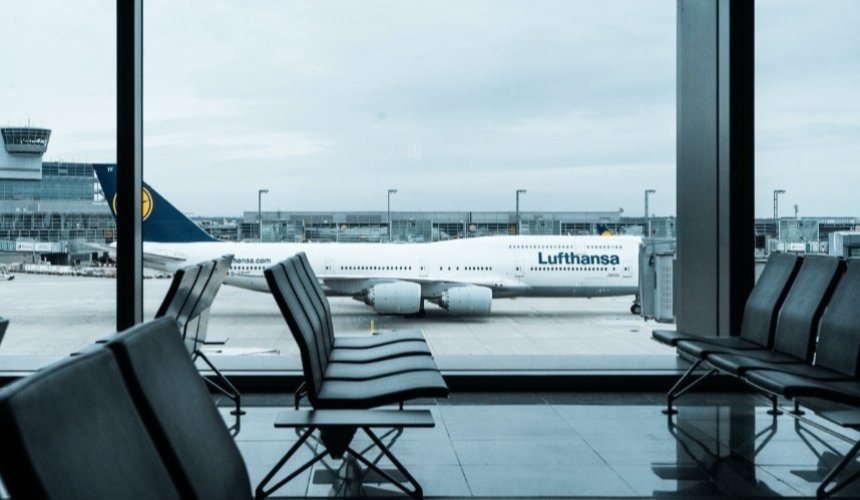 Авиакомпания Lufthansa приостанавливает полеты в Украину
