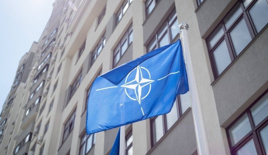 НАТО временно закрывает свой офис в Киеве