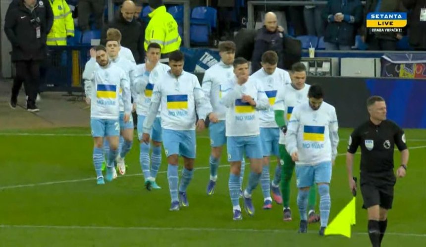 Футбольні клуби «Евертон» та «Манчестер Сіті» перед матчем вийшли з прапорами України