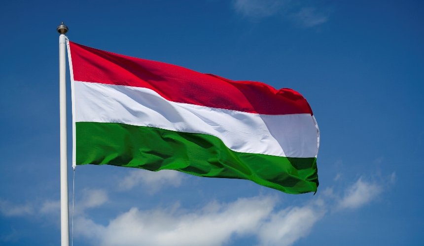 Угорщина заборонить транзит летальної зброї для України через свою територію