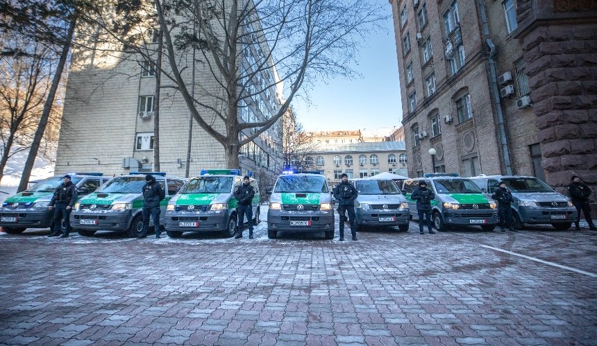 Київ отримав допомогу від Німеччини і Данії: поліцейські авто, комунальну техніку та генератори