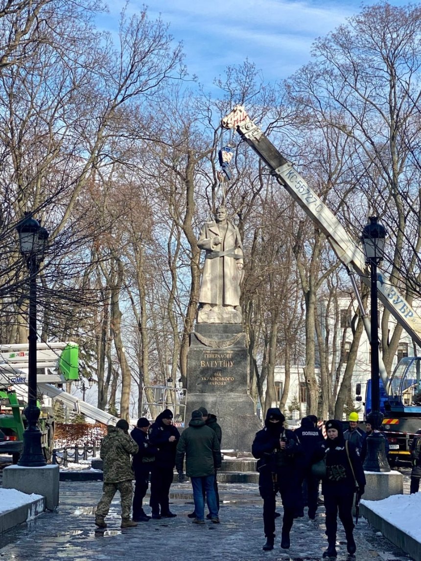 Демонтаж пам’ятника Ватутіну