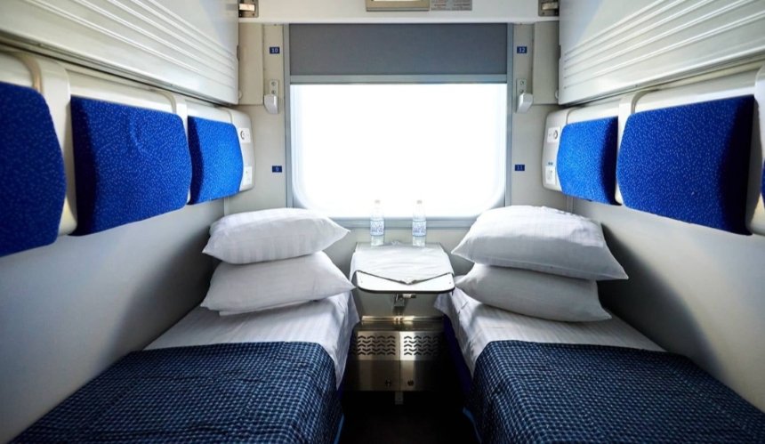 Пасажирам "Укрзалізниці" видаватимуть нові "комфортні набори" для сну 
