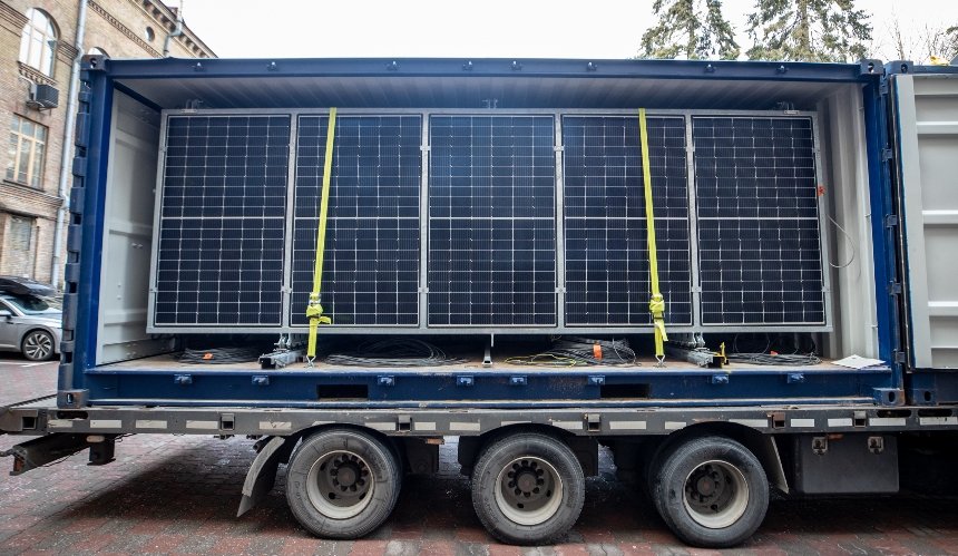 Київ отримав сонячні електростанції за 250 тисяч євро 