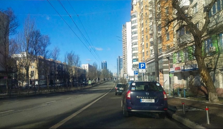 На бульварі Лесі Українки ліквідували ще одну смугу громадського транспорту