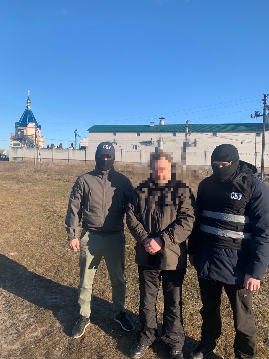 У Києві в монастирі УПЦ МП затримали проросійського блогера