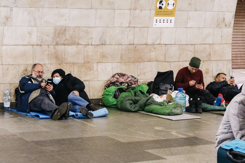 Кияни ховаються у метро, 25 лютого 2022 рік