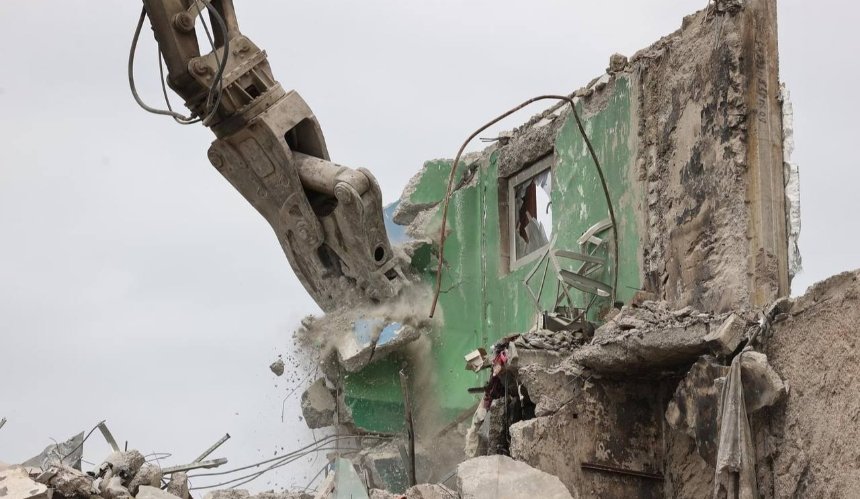В Ірпені демонтують будинки, зруйновані внаслідок російської агресії: фото