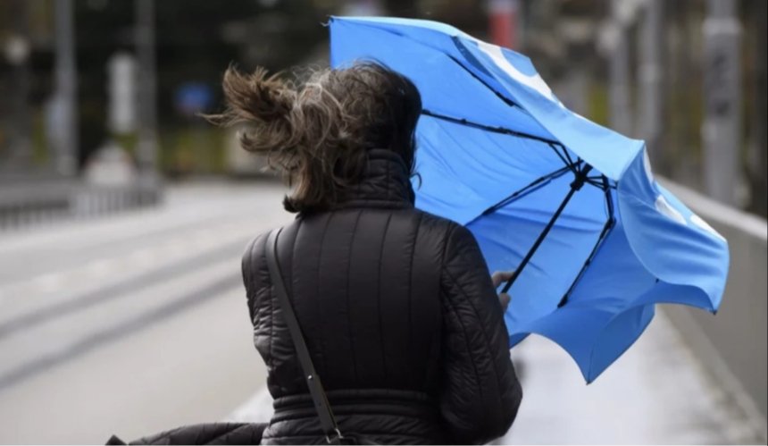 Сильні пориви вітру: метеорологи попередили про небезпечні погодні умови в Києві 6 лютого