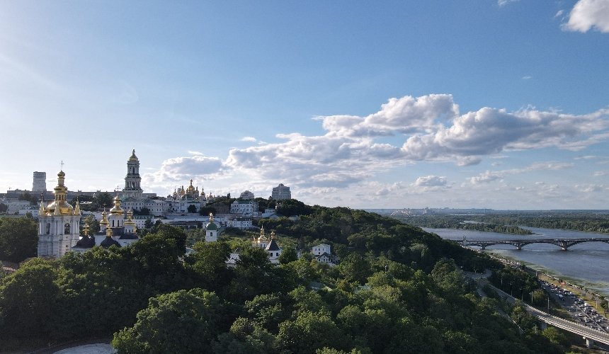 Київрада виділила земельні ділянки для зелених зон, закладів освіти та історико-культурного заповідника