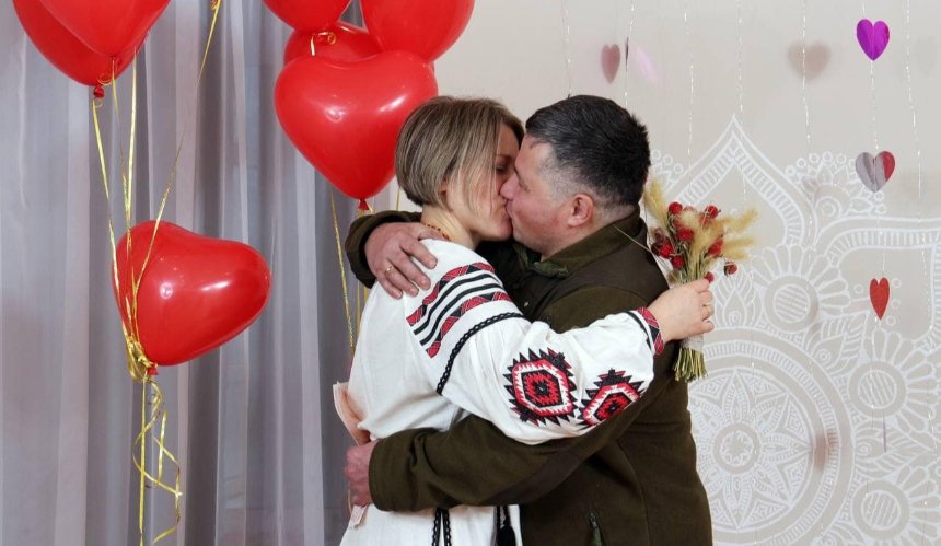 Скільки пар наречених одружилось у Києві в День закоханих
