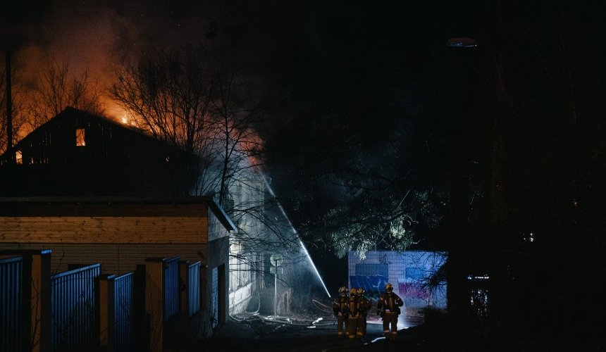 У Києві горіла історична будівля: подробиці
