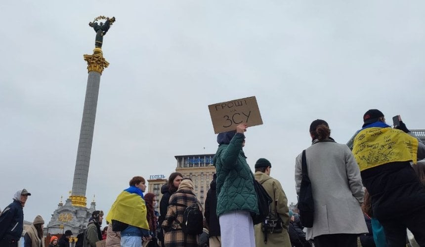 Активісти у Києві вимагають більше грошей на потреби ЗСУ