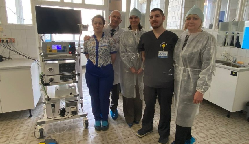 АТБ та Райффайзен Банк передали найсучасніше медичне обладнання центру хірургії ускладнень лікарні ім. Мечникова