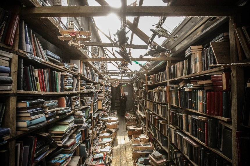 Книжковий ринок на "Почайній". Фото: Олег Терещенко