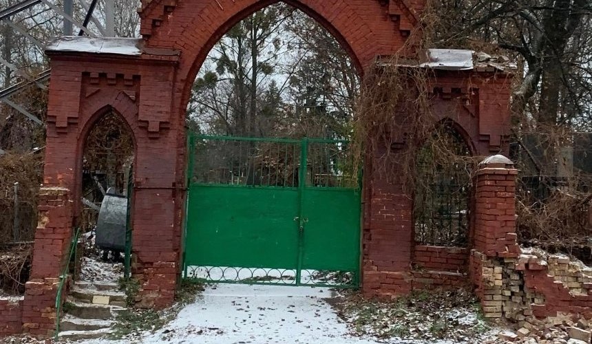 Кияни зібрали понад 6000 підписів за збереження історичної огорожі Байкового кладовища