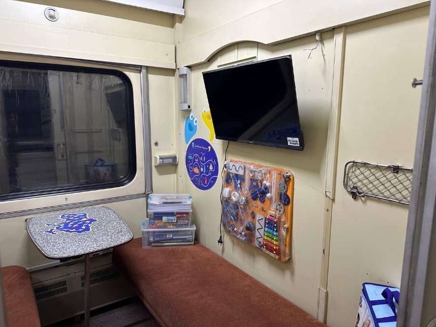 Укрзалізниця розгорнула додаткові "вагони незламності" та поїзд-кухню у Києві