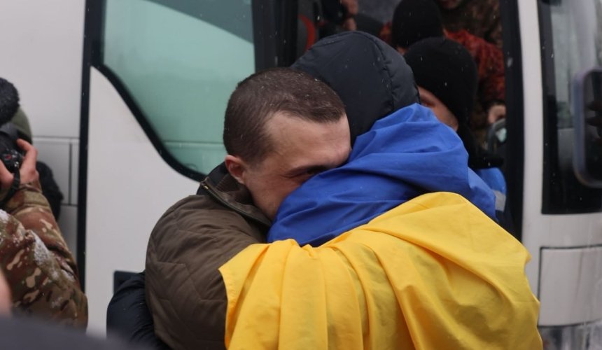 Великий обмін полоненими: додому повернулися 157 українців