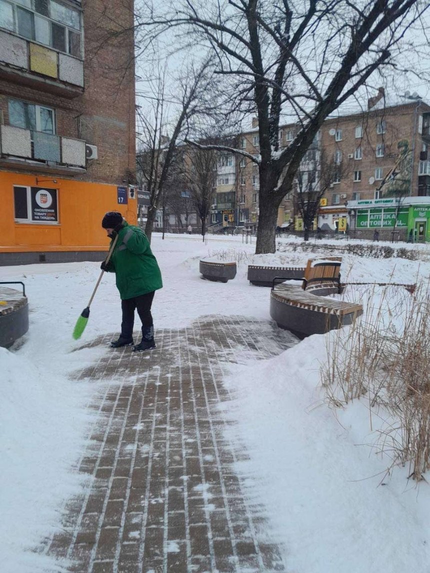 Прибирання снігу у Києві 7 лютого 2026 року: скільки задіяли техніки та комунальників