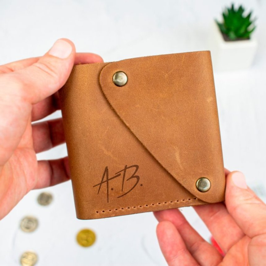 Шкіряний аксесуар ручної роботи з гравіюванням